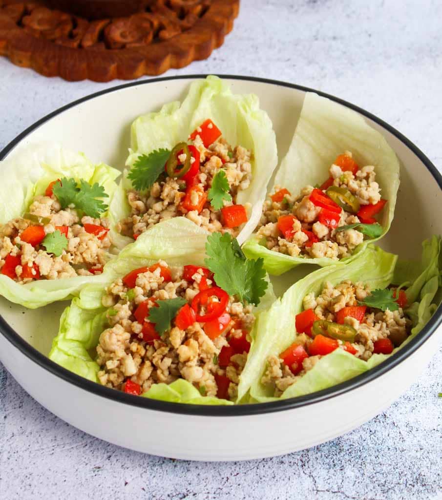 fried minced chicken with capsicum and coriander in lettuce cups