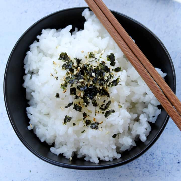 bowl of cooked sushi rice