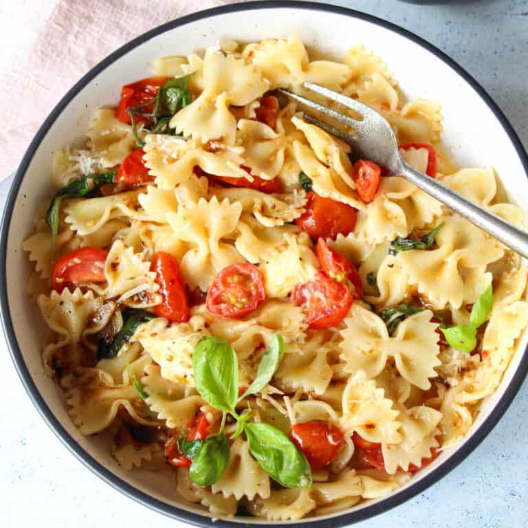 Easy summer pasta recipe with cherry tomatoes