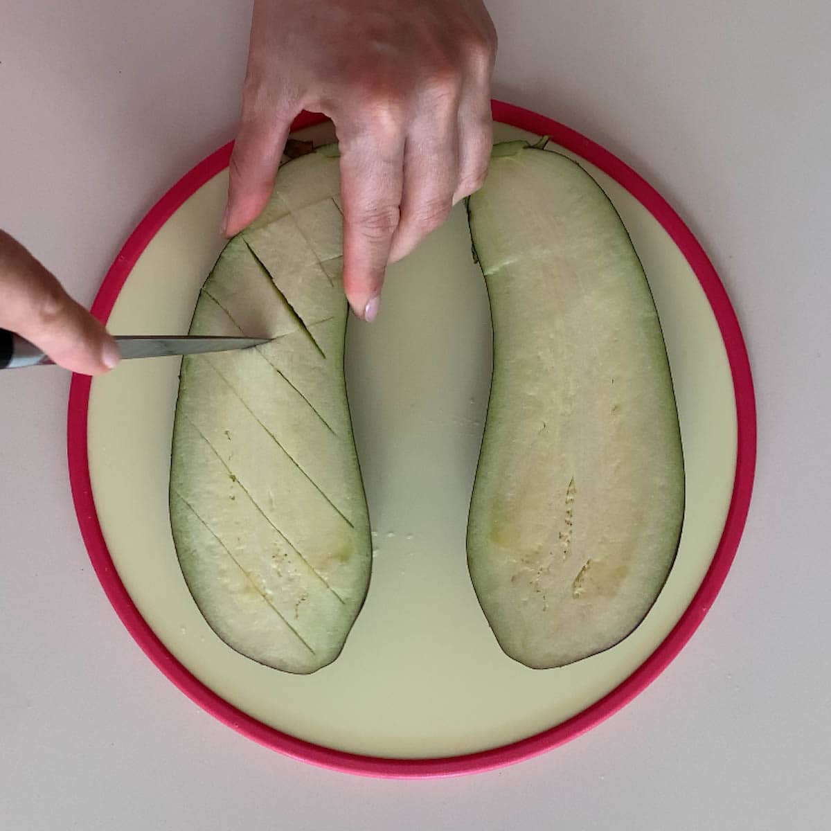 picture showing how to cut eggplant